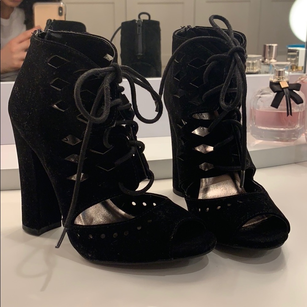 Peep toe Laser cut heels